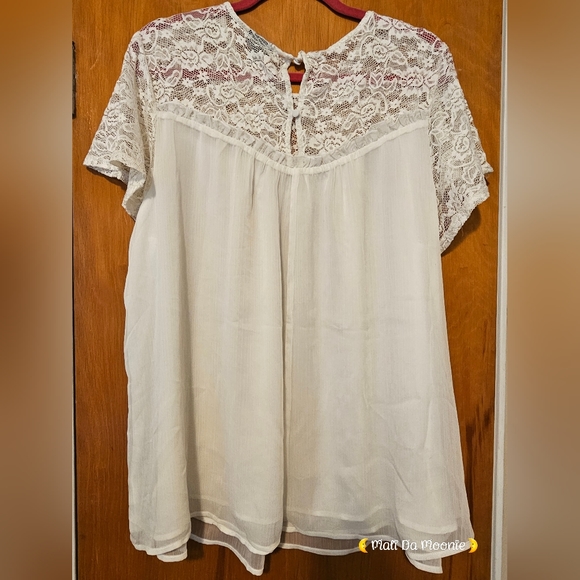 Torrid Crinkle Chiffon Lace Detail Blouse - Size 2 White - Picture 5 of 5